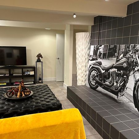 Cypress: Private Bedroom/Bathroom/Office, With Shared Pool, Hot Tub North Vancouver Eksteriør billede