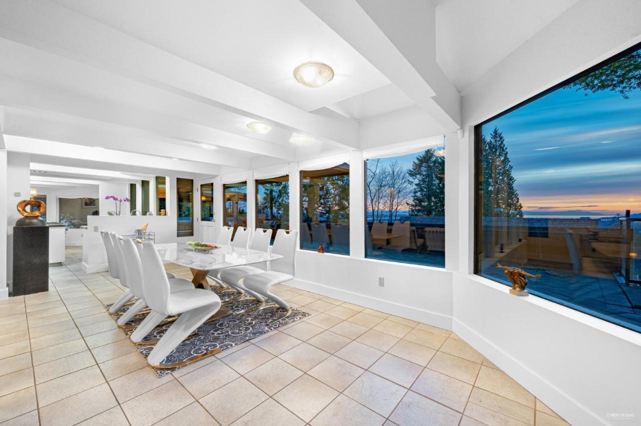 Cypress: Private Bedroom/Bathroom/Office, With Shared Pool, Hot Tub North Vancouver Eksteriør billede