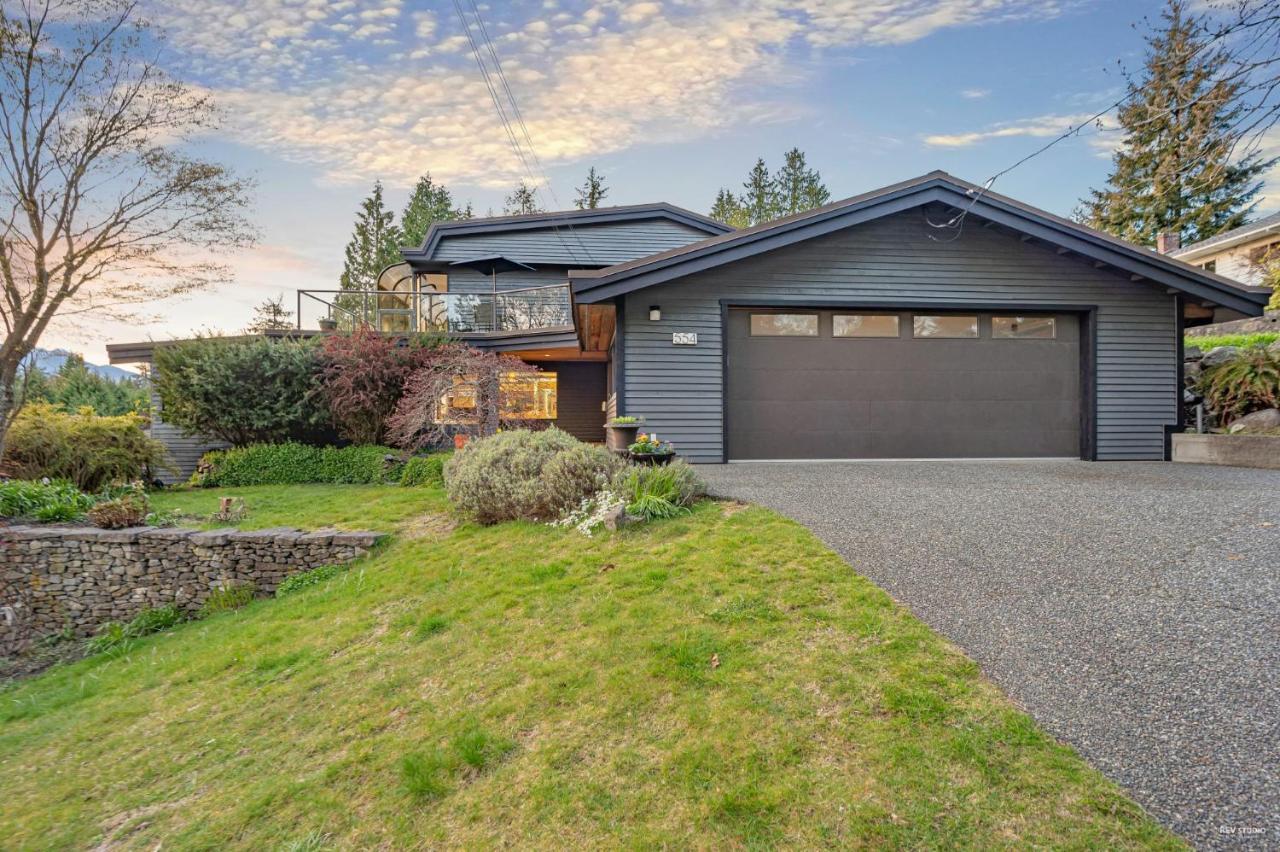 Cypress: Private Bedroom/Bathroom/Office, With Shared Pool, Hot Tub North Vancouver Eksteriør billede