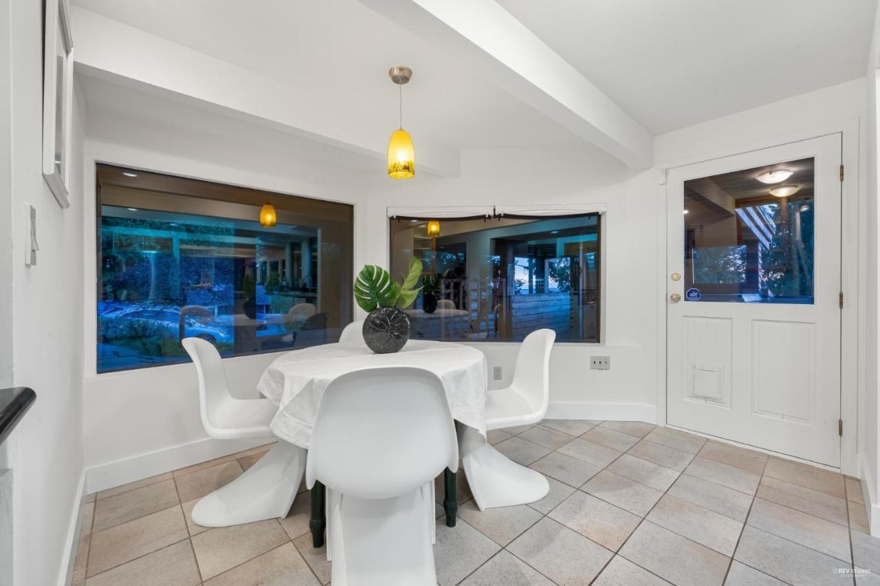 Cypress: Private Bedroom/Bathroom/Office, With Shared Pool, Hot Tub North Vancouver Eksteriør billede
