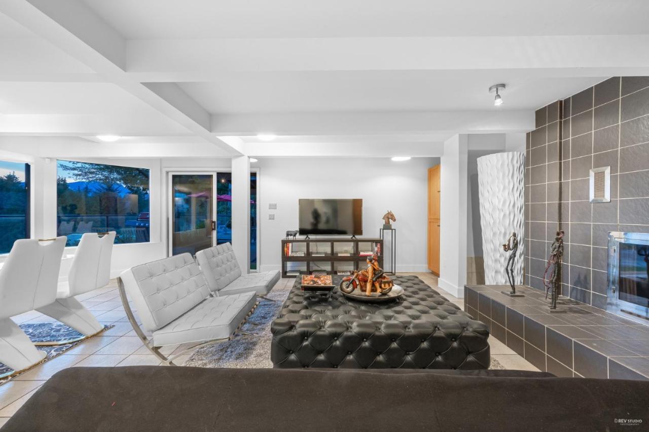 Cypress: Private Bedroom/Bathroom/Office, With Shared Pool, Hot Tub North Vancouver Eksteriør billede