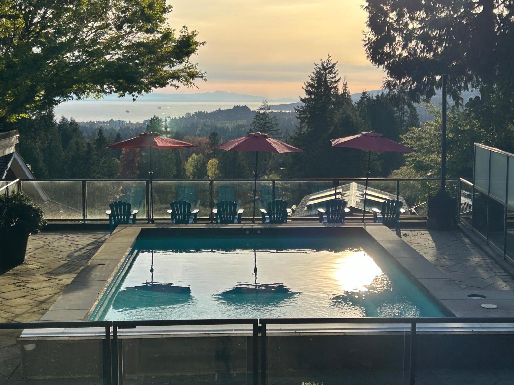 Cypress: Private Bedroom/Bathroom/Office, With Shared Pool, Hot Tub North Vancouver Eksteriør billede