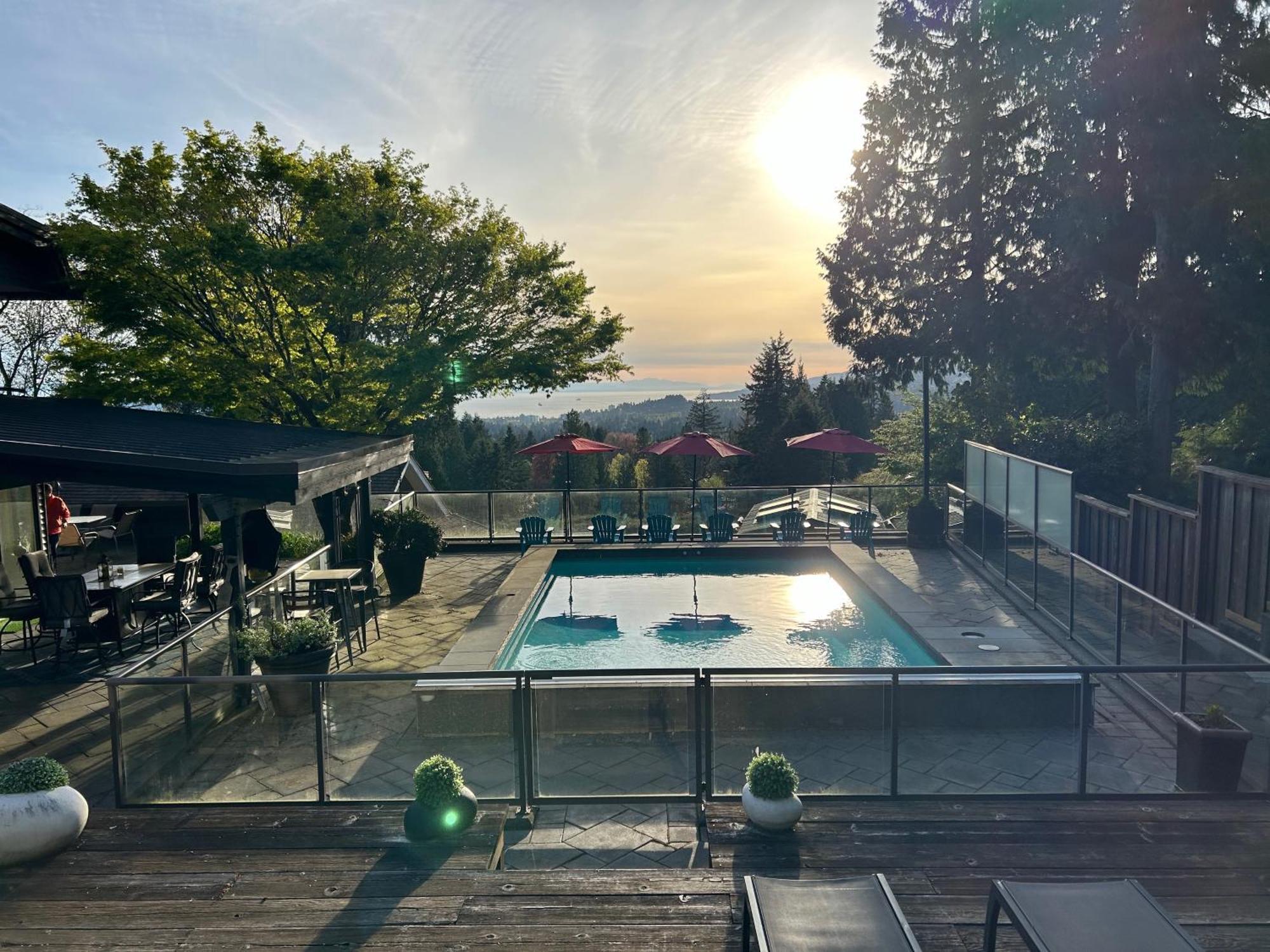 Cypress: Private Bedroom/Bathroom/Office, With Shared Pool, Hot Tub North Vancouver Eksteriør billede