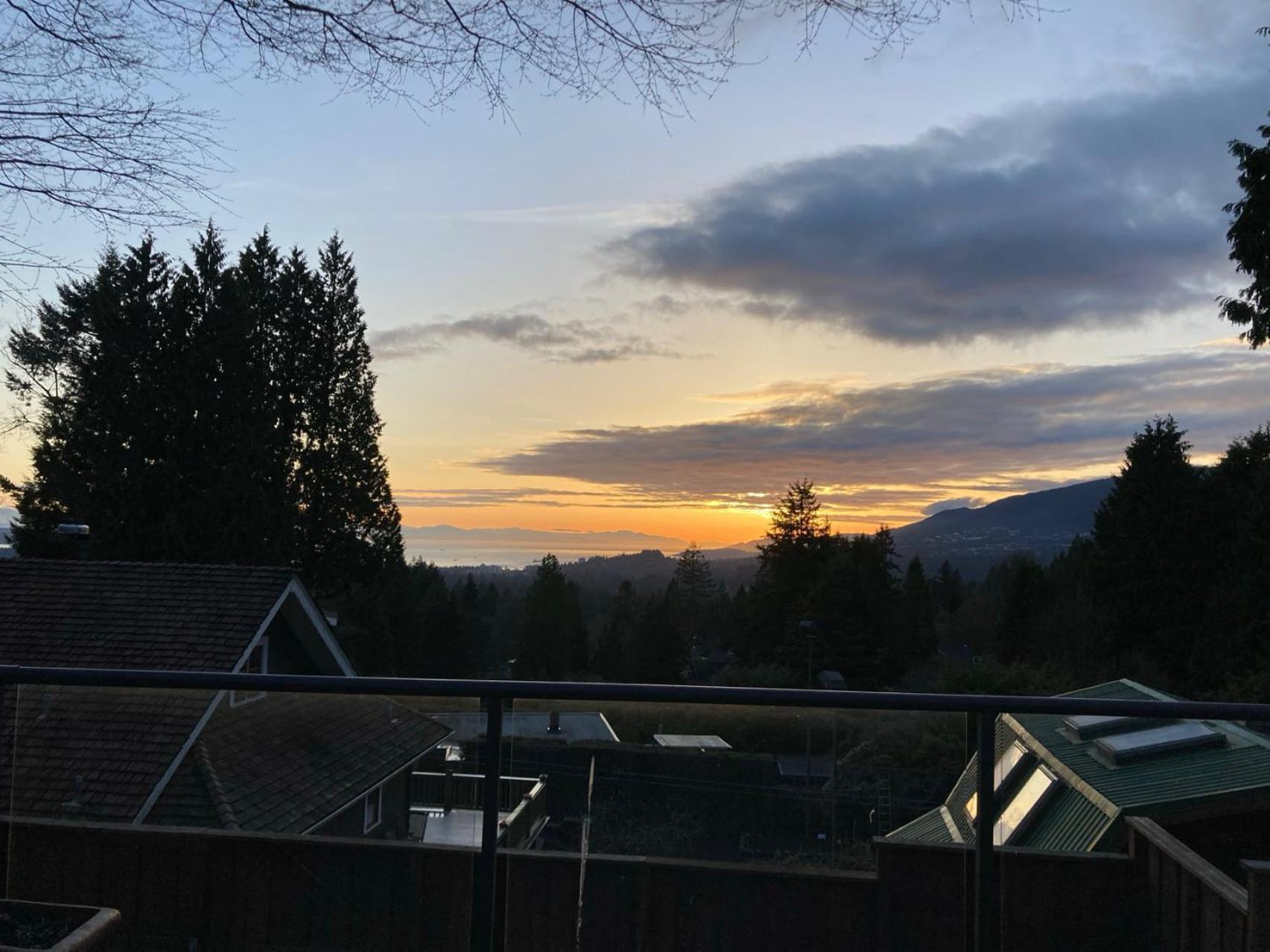 Cypress: Private Bedroom/Bathroom/Office, With Shared Pool, Hot Tub North Vancouver Eksteriør billede
