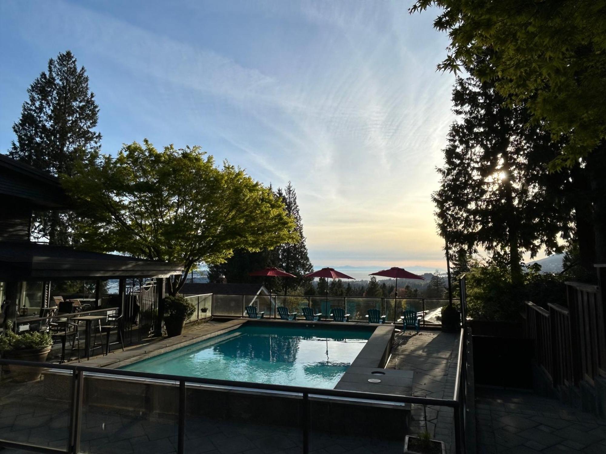 Cypress: Private Bedroom/Bathroom/Office, With Shared Pool, Hot Tub North Vancouver Eksteriør billede