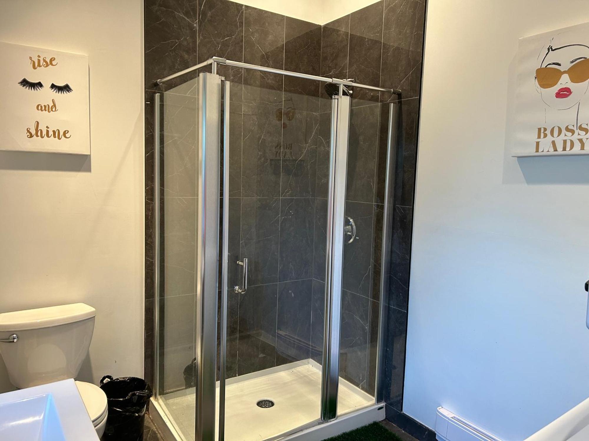 Cypress: Private Bedroom/Bathroom/Office, With Shared Pool, Hot Tub North Vancouver Eksteriør billede