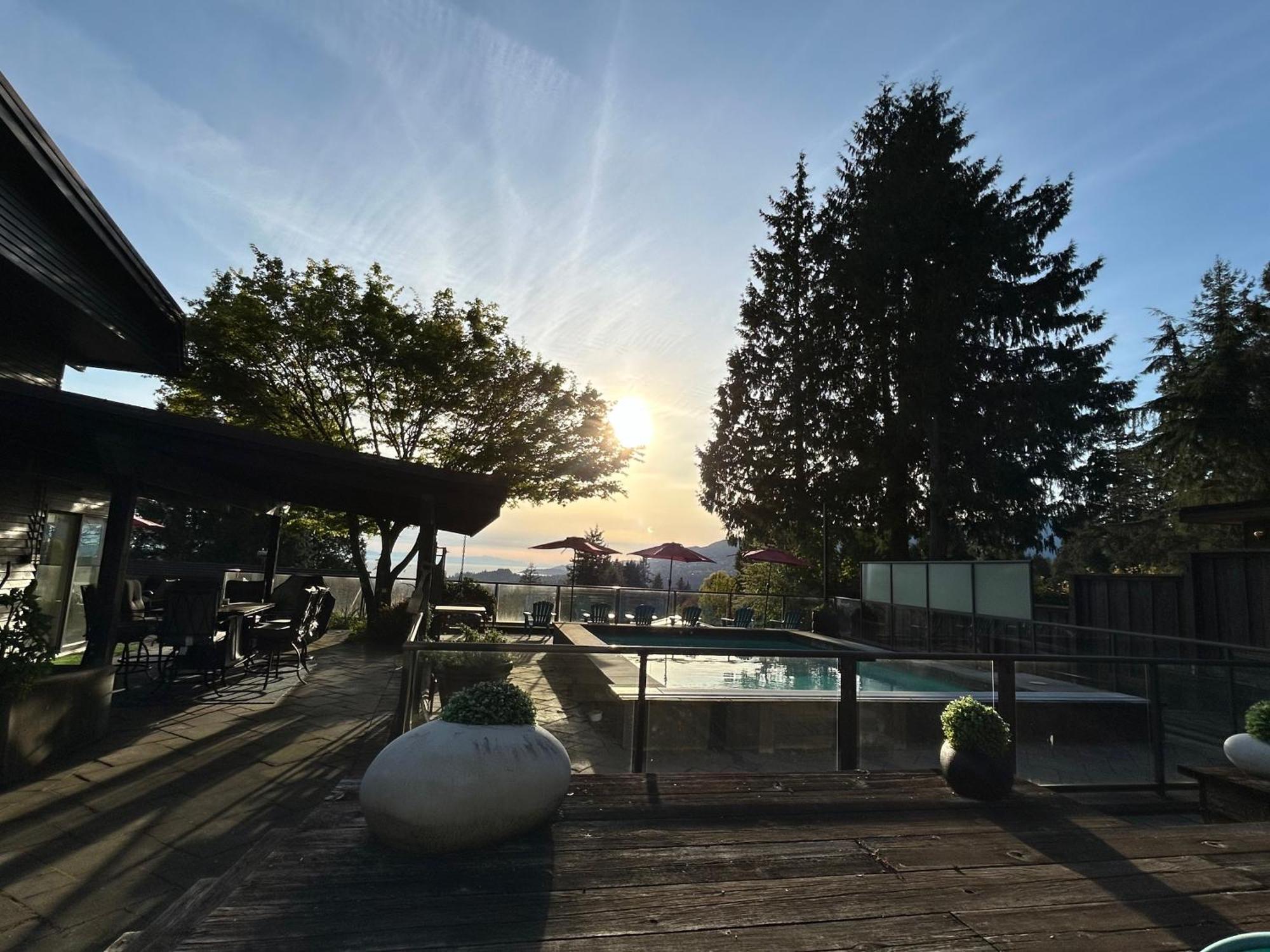 Cypress: Private Bedroom/Bathroom/Office, With Shared Pool, Hot Tub North Vancouver Eksteriør billede