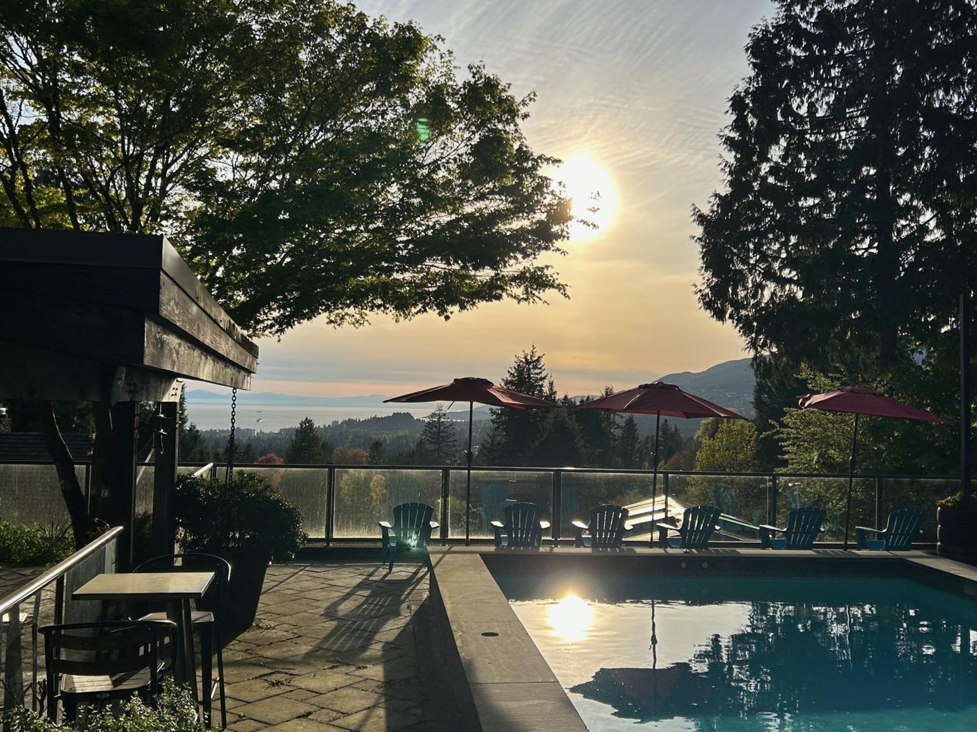 Cypress: Private Bedroom/Bathroom/Office, With Shared Pool, Hot Tub North Vancouver Eksteriør billede