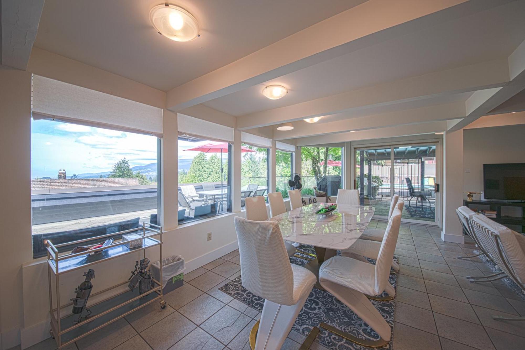 Cypress: Private Bedroom/Bathroom/Office, With Shared Pool, Hot Tub North Vancouver Eksteriør billede