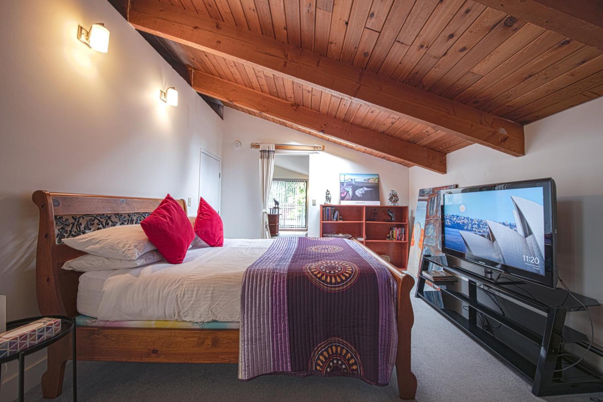 Cypress: Private Bedroom/Bathroom/Office, With Shared Pool, Hot Tub North Vancouver Eksteriør billede