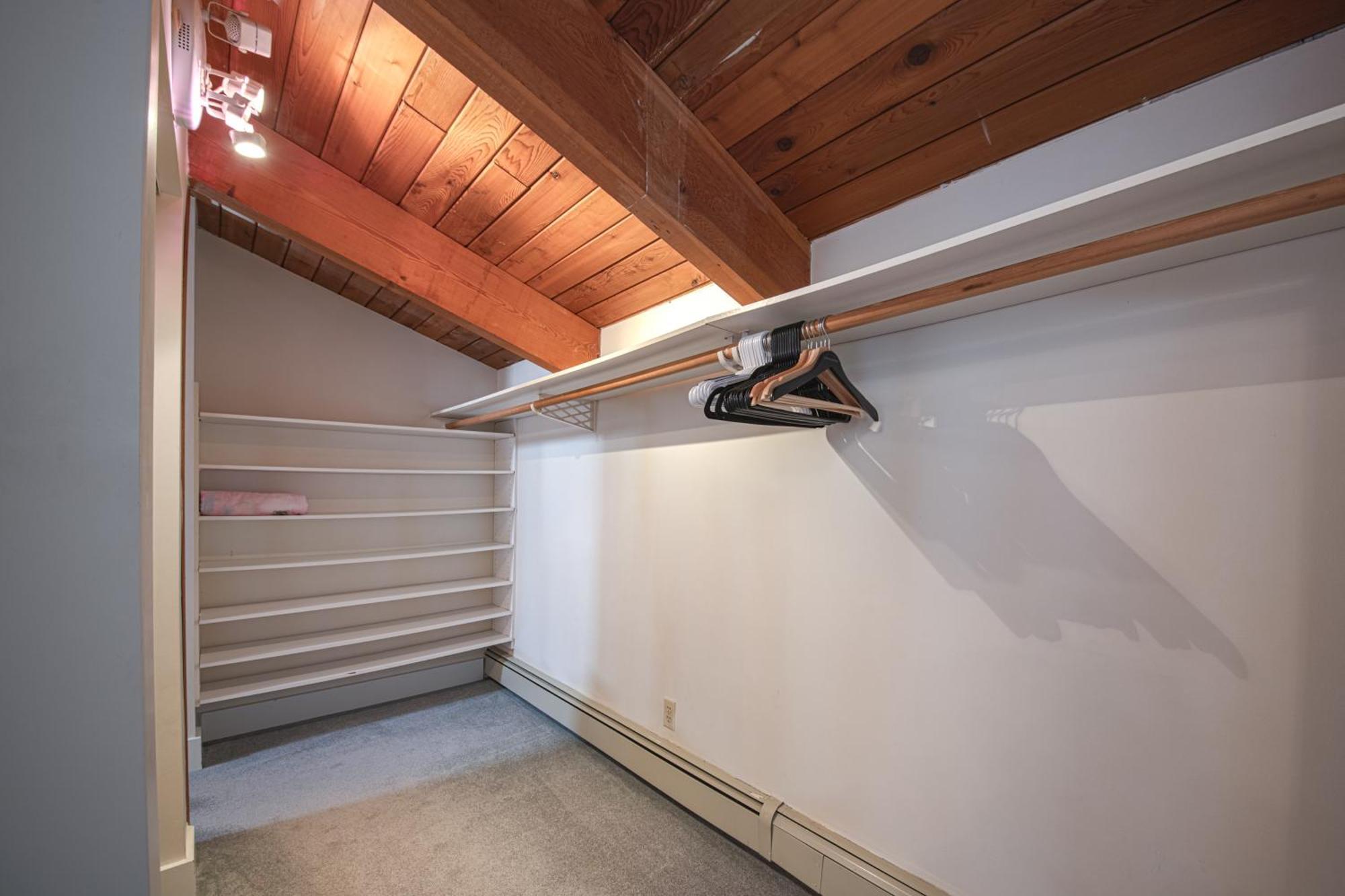 Cypress: Private Bedroom/Bathroom/Office, With Shared Pool, Hot Tub North Vancouver Eksteriør billede