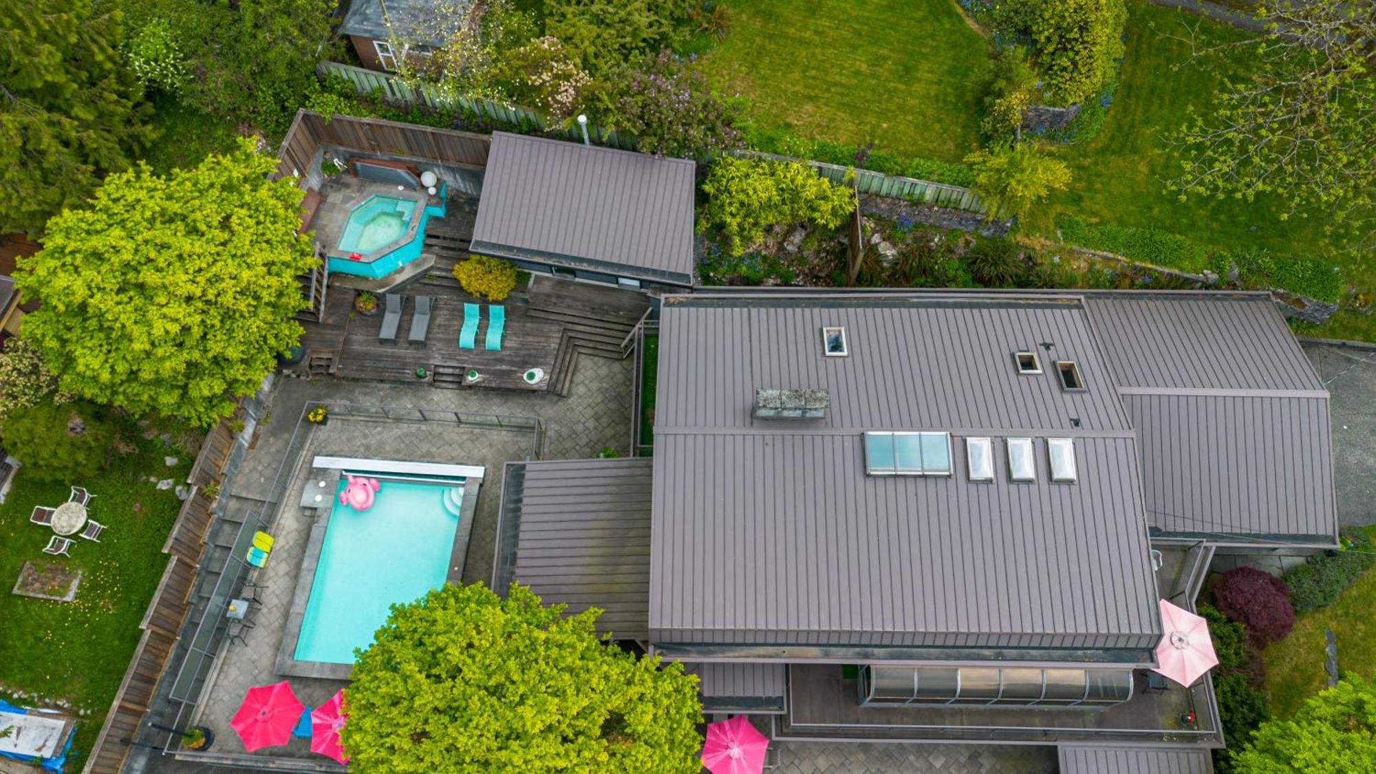 Cypress: Private Bedroom/Bathroom/Office, With Shared Pool, Hot Tub North Vancouver Eksteriør billede
