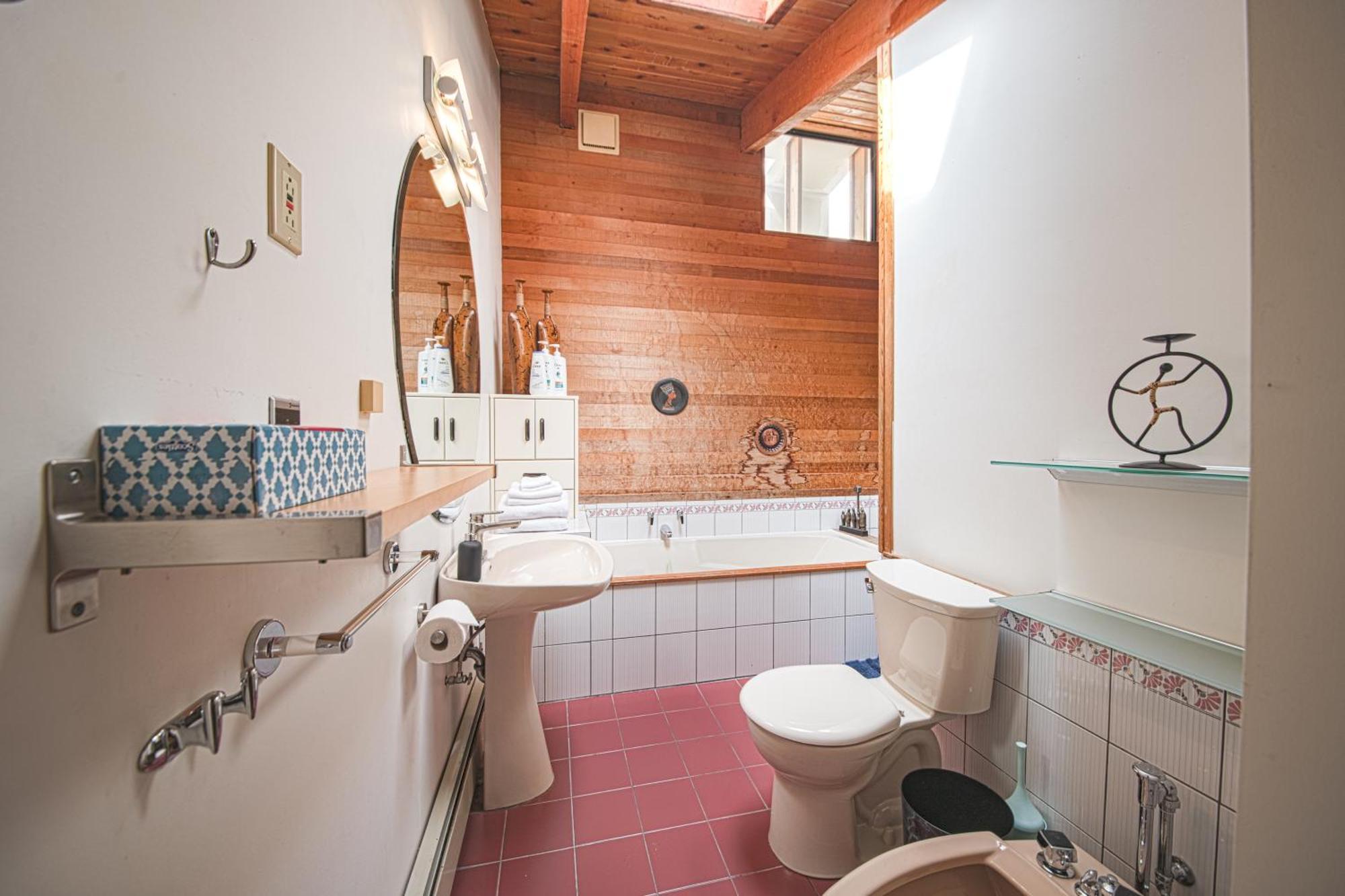 Cypress: Private Bedroom/Bathroom/Office, With Shared Pool, Hot Tub North Vancouver Eksteriør billede