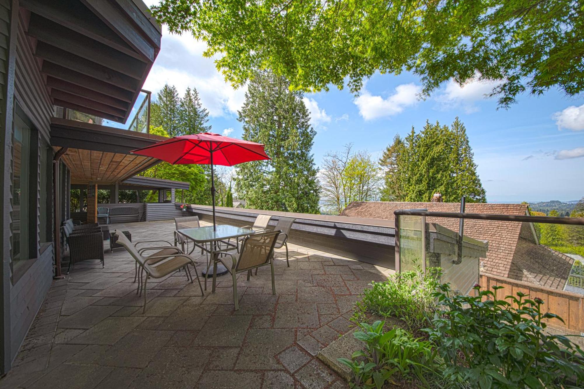Cypress: Private Bedroom/Bathroom/Office, With Shared Pool, Hot Tub North Vancouver Eksteriør billede