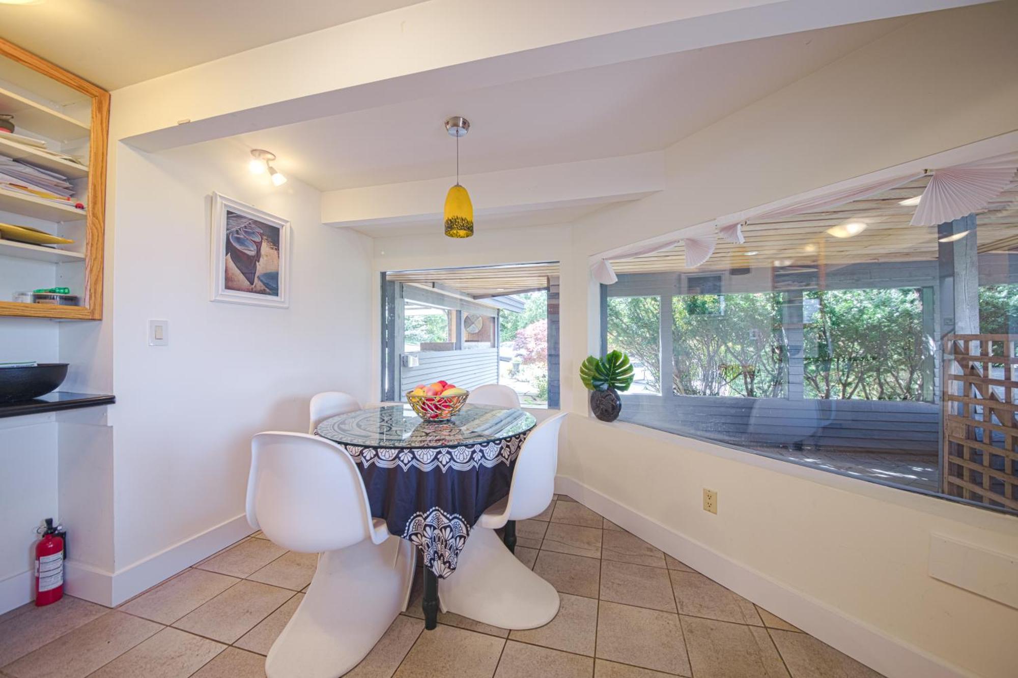 Cypress: Private Bedroom/Bathroom/Office, With Shared Pool, Hot Tub North Vancouver Eksteriør billede