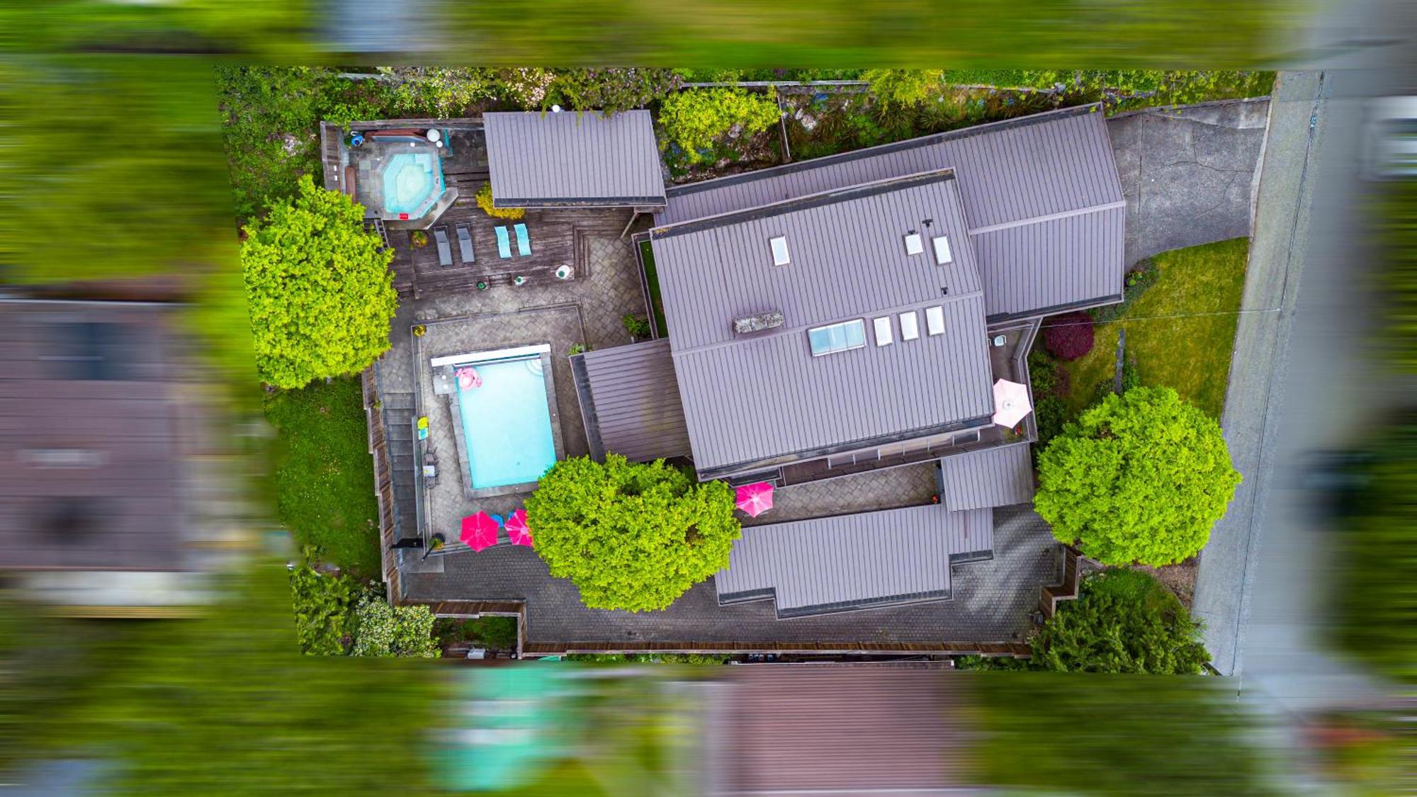Cypress: Private Bedroom/Bathroom/Office, With Shared Pool, Hot Tub North Vancouver Eksteriør billede